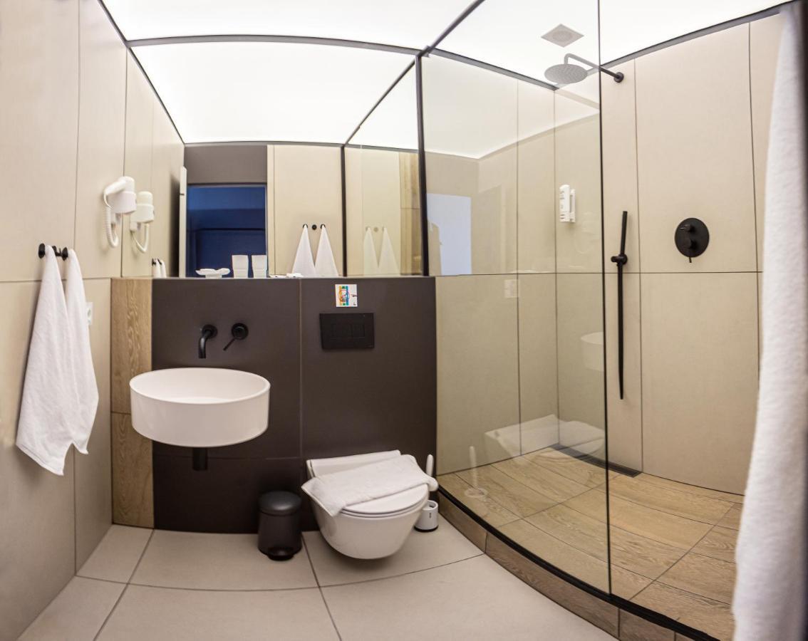 Sunday Hotel Odessa Buitenkant foto