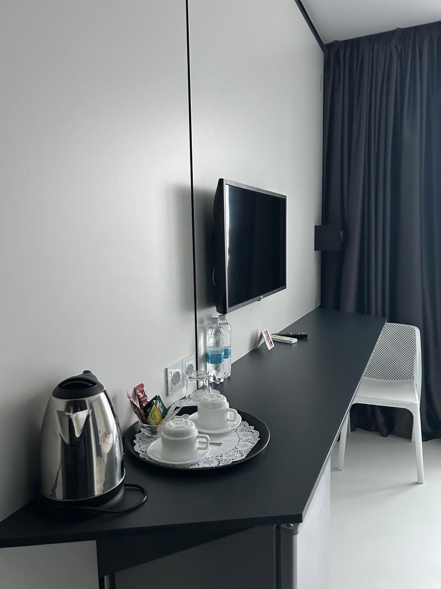 Sunday Hotel Odessa Buitenkant foto